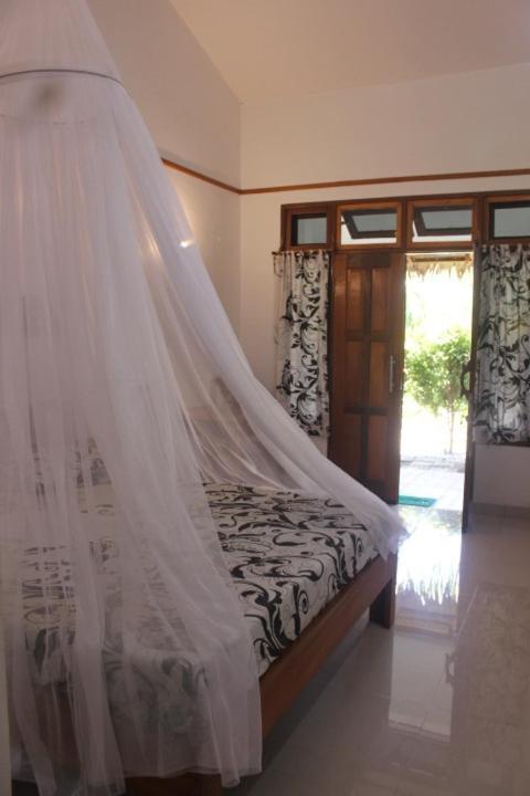 Eco Trekking Lodge, Bar & Jungle Tour'S Bukit Lawang Exterior photo